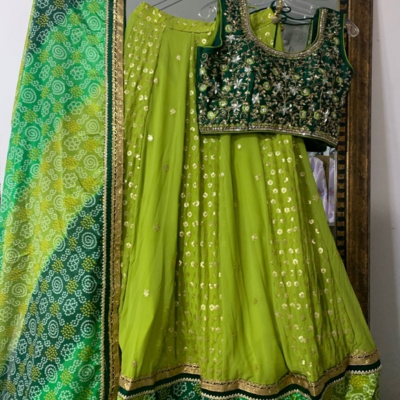 Stylish lenghas in stock - Picture 4 of 4